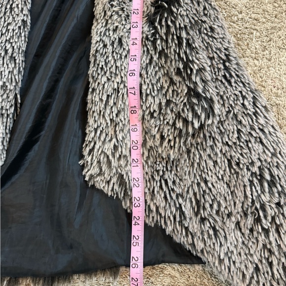 Democracy Faux Fur Vest - Picture 9 of 9